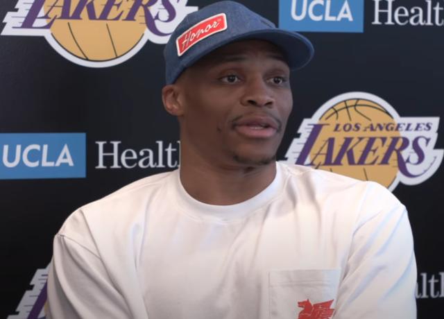 爱游戏体育app-韦少采访敞开心扉：我牺牲最大 没有机会证明自己